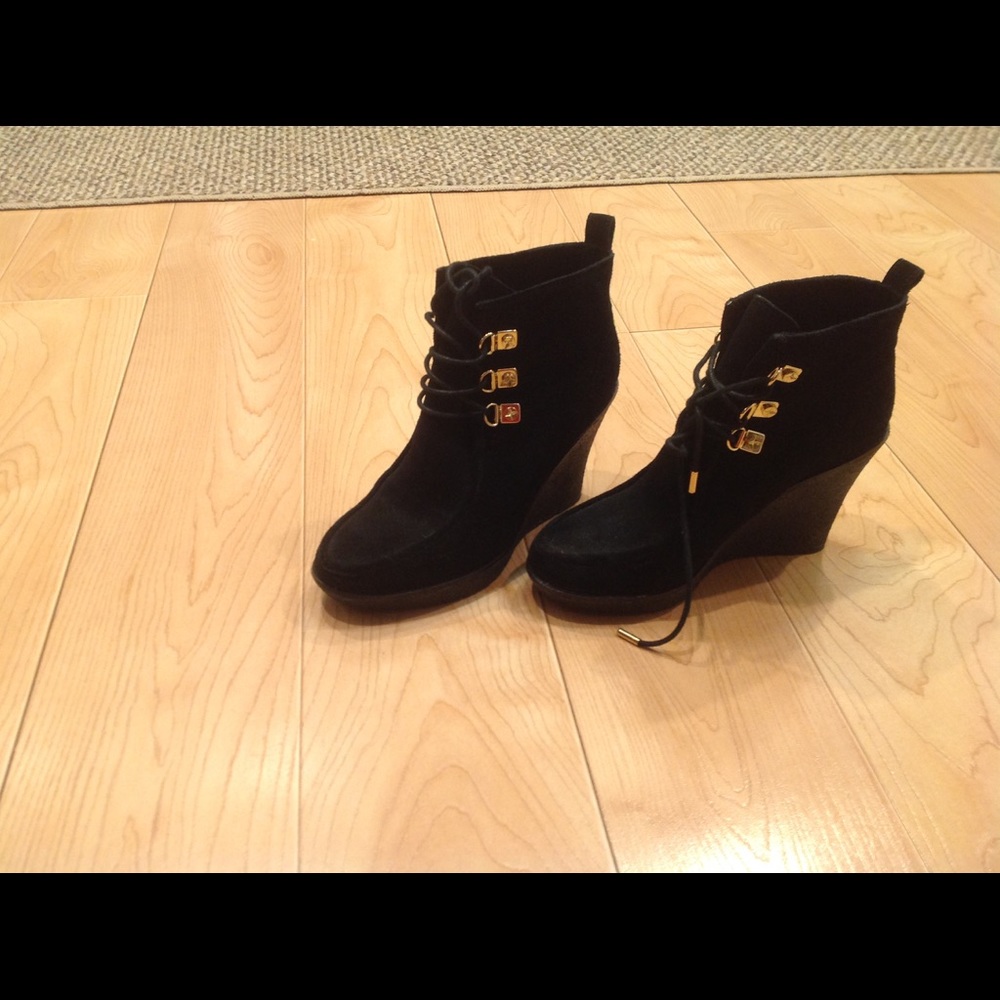 Wedge black boots